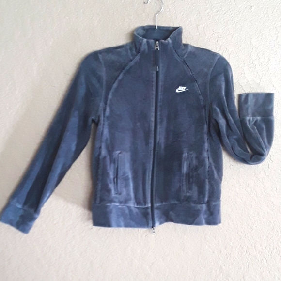 Nike Tops - 👛3/$20 NIKE Sportswear cropped Women's jacket